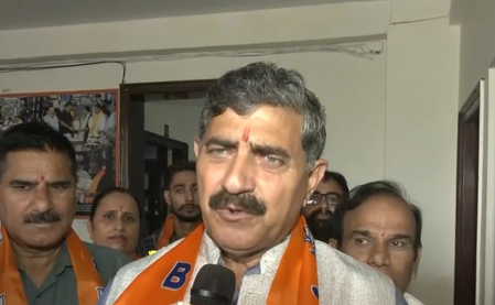 वंदे मातरम के पूर्ण गायन के दौरान एनसी नेताओं के खड़े होने पर भाजपा ने की सराहना, कांग्रेस पर कसा तंज