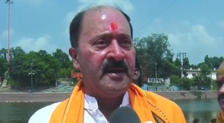 उज्जैन में मां शिप्रा आरती को लेकर विवाद, तीर्थ पुरोहितों ने प्रशासनिक दखल का किया विरोध उज्जैन में मां शिप्रा आरती को लेकर विवाद, तीर्थ पुरोहितों ने प्रशासनिक दखल का किया विरोध