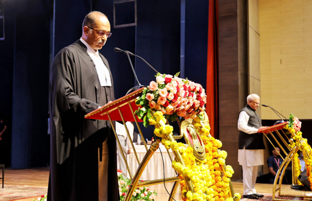 मध्य प्रदेश उच्च न्यायालय के मुख्य न्यायाधीश अल्पेश यशवंत कोगजे ने शपथ ली मध्य प्रदेश उच्च न्यायालय के मुख्य न्यायाधीश अल्पेश यशवंत कोगजे ने शपथ ली