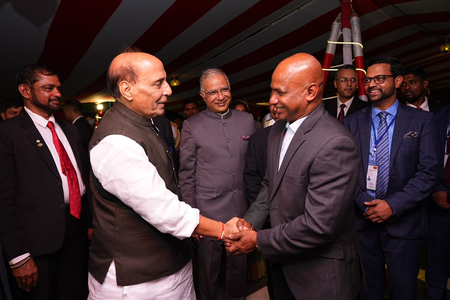 राजनाथ सिंह की यात्रा संपन्न, श्रीलंका संग हुए एल-70 तोप व अन्य कई विषयों से जुड़े समझौते राजनाथ सिंह की यात्रा संपन्न, श्रीलंका संग हुए एल-70 तोप व अन्य कई विषयों से जुड़े समझौते