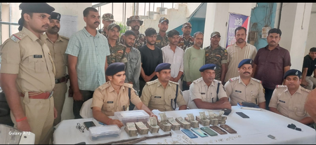 बिहार अंतरजिला डकैत गिरोह का पर्दाफाश, 15.50 लाख रुपये, हथियार के साथ चार गिरफ्तार बिहार अंतरजिला डकैत गिरोह का पर्दाफाश, 15.50 लाख रुपये, हथियार के साथ चार गिरफ्तार