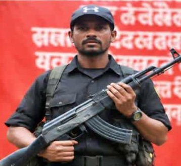 झारखंड में दो दशकों से वांटेड तीन इनामी नक्सलियों ने बंगाल में किया सरेंडर झारखंड में दो दशकों से वांटेड तीन इनामी नक्सलियों ने बंगाल में किया सरेंडर
