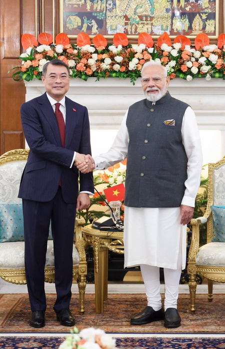 वियतनाम के साथ रक्षा और ऊर्जा समेत कई क्षेत्रों में सहयोग बढ़ाने पर की चर्चा पीएम मोदी वियतनाम के साथ रक्षा और ऊर्जा समेत कई क्षेत्रों में सहयोग बढ़ाने पर की चर्चा पीएम मोदी