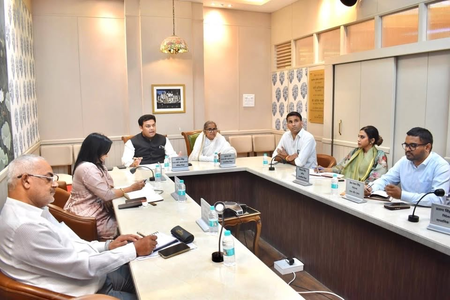 उत्तर प्रदेश नवयुग कन्या कॉलेज में छात्राओं ने दिखाई प्रतिभा, एआई और सोशल मीडिया की उपयोगिता पर संवाद उत्तर प्रदेश नवयुग कन्या कॉलेज में छात्राओं ने दिखाई प्रतिभा, एआई और सोशल मीडिया की उपयोगिता पर संवाद