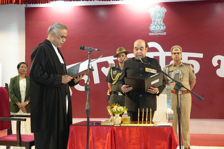 न्यायमूर्ति वी. कामेश्वर राव ने पटना हाईकोर्ट के मुख्य न्यायाधीश पद की शपथ ली न्यायमूर्ति वी. कामेश्वर राव ने पटना हाईकोर्ट के मुख्य न्यायाधीश पद की शपथ ली