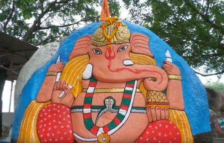 कलबुर्गी के इस मंदिर में मन्नत पूरी होने पर गणेश जी को लगाया जाता है रंग कलबुर्गी के इस मंदिर में मन्नत पूरी होने पर गणेश जी को लगाया जाता है रंग