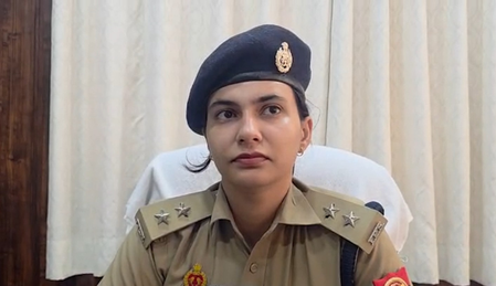 मथुरा में सपा नेता राजन रिजवी पर महिला बैंककर्मी से अभद्रता और पीछा करने के आरोप में एफआईआर दर्ज मथुरा में सपा नेता राजन रिजवी पर महिला बैंककर्मी से अभद्रता और पीछा करने के आरोप में एफआईआर दर्ज