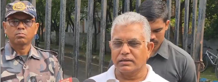 टीएमसी सांसद महुआ मोइत्रा पर अंडे फेंके जाने पर दिलीप घोष बोले, यह चलन बंद होना चाहिए टीएमसी सांसद महुआ मोइत्रा पर अंडे फेंके जाने पर दिलीप घोष बोले, यह चलन बंद होना चाहिए