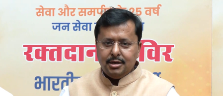 पीएम मोदी के जन्मदिन पर नितिन नवीन ने किया रक्तदान, बोले- राष्ट्र प्रथम की भावना के साथ आगे बढ़ रहा भारत पीएम मोदी के जन्मदिन पर नितिन नवीन ने किया रक्तदान, बोले- राष्ट्र प्रथम की भावना के साथ आगे बढ़ रहा भारत