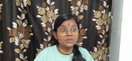 9वीं में पढ़ने वाली दिव्या तिवारी ने भोजपुरी में गीत लिखकर दी प्रधानमंत्री मोदी को जन्मदिन की बधाई 9वीं में पढ़ने वाली दिव्या तिवारी ने भोजपुरी में गीत लिखकर दी प्रधानमंत्री मोदी को जन्मदिन की बधाई