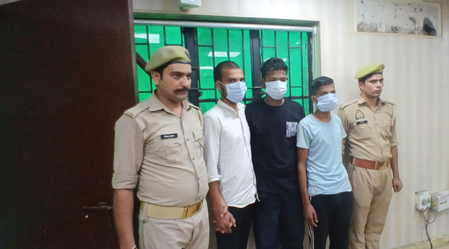 मोबाइल स्नैचिंग गैंग का खुलासा, तीन गिरफ्तार, चोरी की बाइक पर सवार होकर करते थे वारदात मोबाइल स्नैचिंग गैंग का खुलासा, तीन गिरफ्तार, चोरी की बाइक पर सवार होकर करते थे वारदात