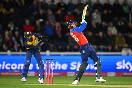 इंग्लैंड ने दूसरे टी20 में श्रीलंका को 6 विकेट से हराया, सीरीज में 2-0 की अजेय बढ़त बनाई इंग्लैंड ने दूसरे टी20 में श्रीलंका को 6 विकेट से हराया, सीरीज में 2-0 की अजेय बढ़त बनाई