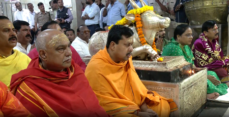 भाजपा अध्यक्ष नितिन नवीन ने उज्जैन के महाकालेश्वर मंदिर में किए दर्शन, देशवासियों के सुख और समृद्धि की कामना की भाजपा अध्यक्ष नितिन नवीन ने उज्जैन के महाकालेश्वर मंदिर में किए दर्शन, देशवासियों के सुख और समृद्धि की कामना की