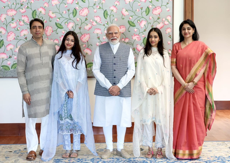पीएम मोदी से सपरिवार मिले जयंत चौधरी, एकजुटता का दिया संदेश