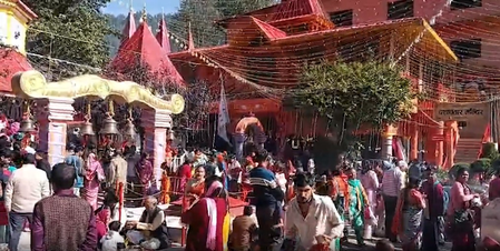 नंदाष्टमी के अवसर पर 124वें नंदा देवी महोत्सव की शुरुआत, मां के दर्शन के लिए श्रद्धालुओं की भारी भीड़ नंदाष्टमी के अवसर पर 124वें नंदा देवी महोत्सव की शुरुआत, मां के दर्शन के लिए श्रद्धालुओं की भारी भीड़