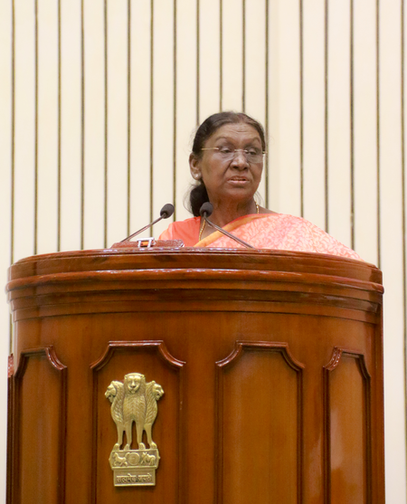 आसमान में हीरो बने कैप्टन स्मित मच्छार, राष्ट्रपति मुर्मु से लेकर केंद्रीय मंत्रियों ने किया बहादुरी को सलाम आसमान में हीरो बने कैप्टन स्मित मच्छार, राष्ट्रपति मुर्मु से लेकर केंद्रीय मंत्रियों ने किया बहादुरी को सलाम