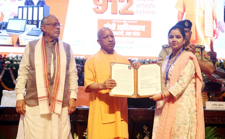 यूपी  नियुक्ति पत्र पाकर खिले अभ्यर्थियों के चेहरे, बोले-बिना सिफारिश मिली नौकरी