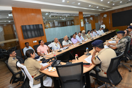 चंडीगढ़ में बम की धमकियों पर पुलिस अलर्ट, स्टेकहोल्डर्स के साथ की बड़ी बैठक