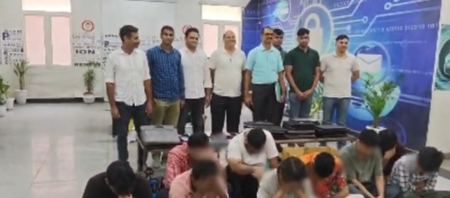 दिल्ली में अमेरिकी नागरिकों को निशाना बनाने वाले अवैध इंटरनेशनल कॉल सेंटर का भंडाफोड़, 11 गिरफ्तार दिल्ली में अमेरिकी नागरिकों को निशाना बनाने वाले अवैध इंटरनेशनल कॉल सेंटर का भंडाफोड़, 11 गिरफ्तार
