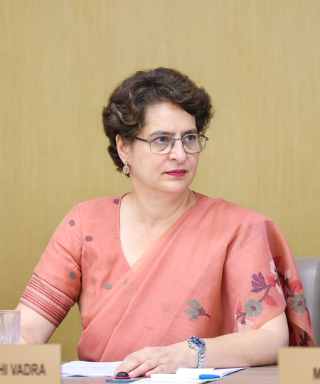 सीईसी को देना चाहिए इस्तीफा, आपराधिक कार्रवाई का सामना करें  प्रियंका गांधी वाड्रा