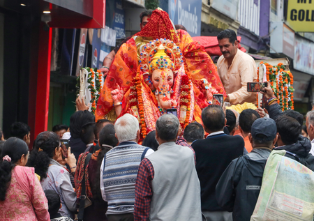 गणपति बप्पा मोरया, अगले बरस तू जल्दी आ विसर्जन से पहले करें ये जरूरी पूजा और विदाई रस्में