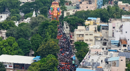 हैदराबाद में कड़ी सुरक्षा में निकाला जा रहा गणेश विसर्जन का जुलूस, जगह-जगह पुलिसकर्मी तैनात हैदराबाद में कड़ी सुरक्षा में निकाला जा रहा गणेश विसर्जन का जुलूस, जगह-जगह पुलिसकर्मी तैनात