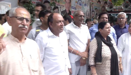 कांग्रेस ने उठाई सीईसी ज्ञानेश कुमार के कार्यकाल में लिए गए गैरकानूनी फैसलों की समीक्षा की मांग कांग्रेस ने उठाई सीईसी ज्ञानेश कुमार के कार्यकाल में लिए गए गैरकानूनी फैसलों की समीक्षा की मांग