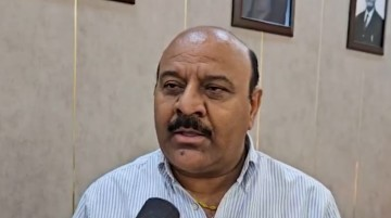 जम्मू-कश्मीर में स्टेटहुड पर सियासी घमासान, स्वायत्तता की मांग पर भाजपा-एनसी आमने-सामने जम्मू-कश्मीर में स्टेटहुड पर सियासी घमासान, स्वायत्तता की मांग पर भाजपा-एनसी आमने-सामने