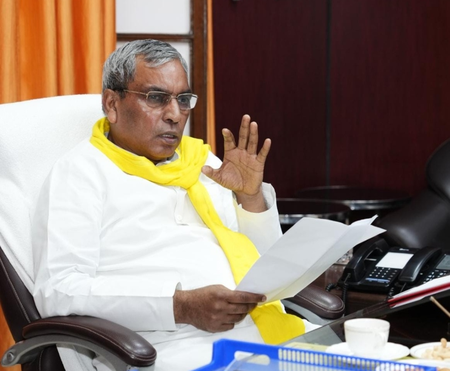 गांवों में डिजिटल सुविधाओं से सौर ऊर्जा तक, पंचायती राज योजनाओं को समयबद्ध पूरा करने के निर्देश गांवों में डिजिटल सुविधाओं से सौर ऊर्जा तक, पंचायती राज योजनाओं को समयबद्ध पूरा करने के निर्देश