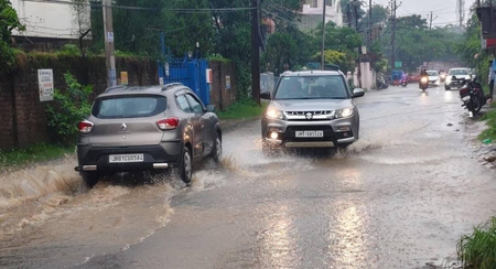 रांची में भारी बारिश का अलर्ट, 26 सितंबर को केजी से 12वीं तक के सभी स्कूल बंद रखने का आदेश रांची में भारी बारिश का अलर्ट, 26 सितंबर को केजी से 12वीं तक के सभी स्कूल बंद रखने का आदेश