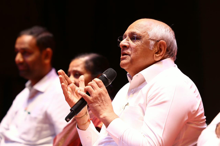 गुजरात सीएम भूपेंद्र पटेल की युवाओं से अपील, दूसरों से अपनी तुलना न करें गुजरात सीएम भूपेंद्र पटेल की युवाओं से अपील, दूसरों से अपनी तुलना न करें