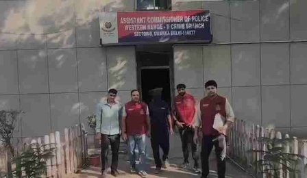 13 साल से फरार गैंगस्टर गिरफ्तार, पिंकू चौधरी गैंग से रहा कनेक्शन 13 साल से फरार गैंगस्टर गिरफ्तार, पिंकू चौधरी गैंग से रहा कनेक्शन