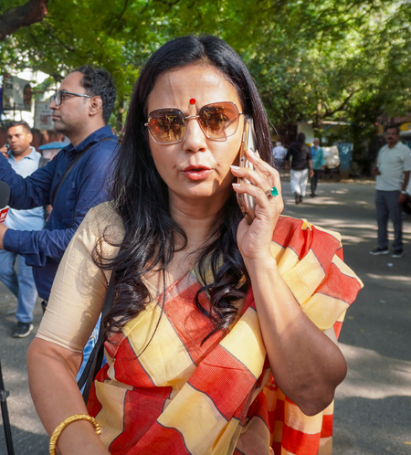 कलकत्ता हाई कोर्ट ने महुआ मोइत्रा की सुरक्षा मामले में गृह मंत्रालय को शामिल होने का निर्देश दिया कलकत्ता हाई कोर्ट ने महुआ मोइत्रा की सुरक्षा मामले में गृह मंत्रालय को शामिल होने का निर्देश दिया