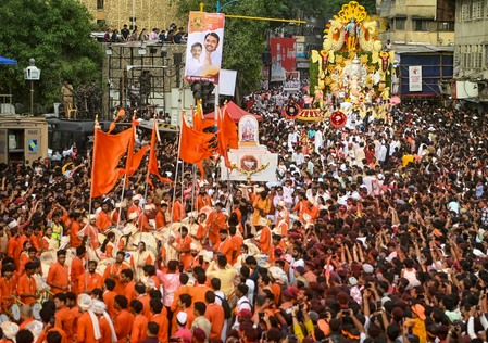 बप्पा मोरया! पुणे में 33 घंटे 27 मिनट चली गणेश विसर्जन शोभायात्रा, सवा छह लाख से ज्यादा गणपतियों को विदाई