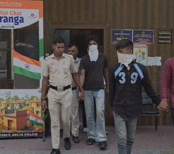 मंडावली पुलिस की बड़ी कार्रवाई अक्षरधाम के पास दो वाहन चोर गिरफ्तार, तीन चोरी की बाइक-स्कूटी बरामद मंडावली पुलिस की बड़ी कार्रवाई अक्षरधाम के पास दो वाहन चोर गिरफ्तार, तीन चोरी की बाइक-स्कूटी बरामद