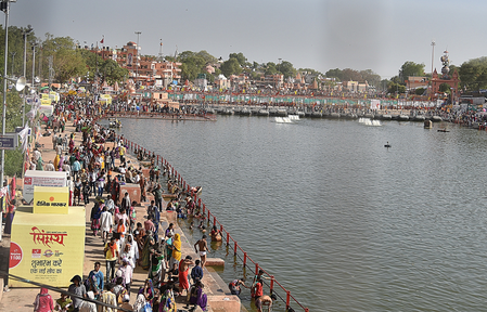 पितृपक्ष उज्जैन में पिंडदान का खास महत्व, माता पार्वती से जुड़ी है सिद्धवट की प्राचीन मान्यता पितृपक्ष उज्जैन में पिंडदान का खास महत्व, माता पार्वती से जुड़ी है सिद्धवट की प्राचीन मान्यता