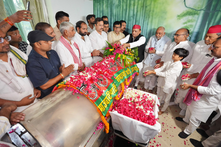 राम गोविंद चौधरी समाजवादी विचारों के प्रकाश-स्तंभ थे अखिलेश यादव राम गोविंद चौधरी समाजवादी विचारों के प्रकाश-स्तंभ थे अखिलेश यादव