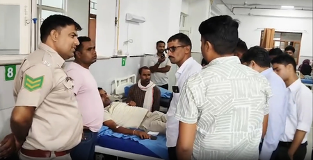राजस्थान भरतपुर में वन विभाग की टीम पर खनन माफियाओं का हमला, कई कर्मचारी हुए घायल राजस्थान भरतपुर में वन विभाग की टीम पर खनन माफियाओं का हमला, कई कर्मचारी हुए घायल