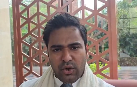 पीएम मोदी के क्योटो में घुटने तक भरा पानी, स्कूल नहीं जा पा रहे बच्चे वरुण चौधरी