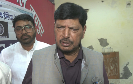 चुनाव आयोग स्वतंत्र संस्था, सरकार का कोई हस्तक्षेप नहीं, एसआईआर विवाद पर रामदास अठावले चुनाव आयोग स्वतंत्र संस्था, सरकार का कोई हस्तक्षेप नहीं, एसआईआर विवाद पर रामदास अठावले