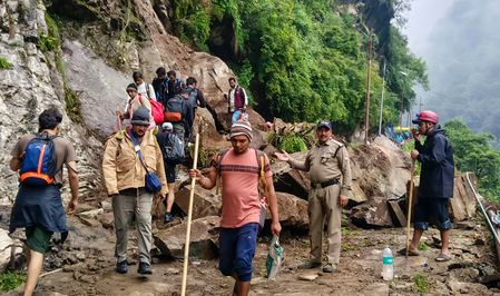उत्तराखंड में भारी बारिश का रेड अलर्ट, केदारनाथ यात्रा 27 सितंबर तक स्थगित, प्रशासन ने जारी किए निर्देश उत्तराखंड में भारी बारिश का रेड अलर्ट, केदारनाथ यात्रा 27 सितंबर तक स्थगित, प्रशासन ने जारी किए निर्देश