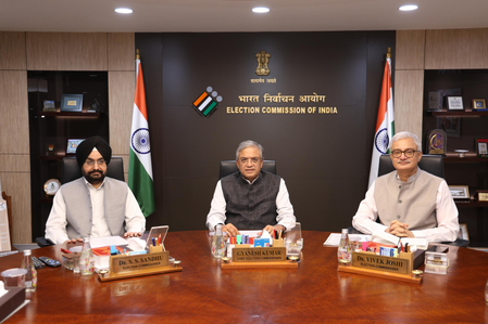एसआईआर के दोनों चरणों के शेड्यूल को मिली थी सर्वसम्मत मंजूरी, चुनाव आयोग का स्पष्टीकरण एसआईआर के दोनों चरणों के शेड्यूल को मिली थी सर्वसम्मत मंजूरी, चुनाव आयोग का स्पष्टीकरण
