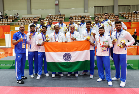 एशियन गेम्स कबड्डी में गोल्ड जीतने के बाद जयदीप बोले- घर से चूरमा और लड्डू जापान साथ ले गए थे