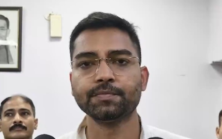 विपक्ष को अब भी संदेह है तो रास्ता खुला, चुनाव आयोग के स्पष्टीकरण पर बोले मंत्री दीपक प्रकाश विपक्ष को अब भी संदेह है तो रास्ता खुला, चुनाव आयोग के स्पष्टीकरण पर बोले मंत्री दीपक प्रकाश