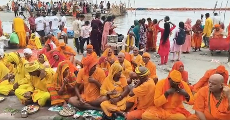 अयोध्या में सरयू और पवित्र स्थलों पर पूर्वजों का श्राद्ध और पिंडदान शुरू अयोध्या में सरयू और पवित्र स्थलों पर पूर्वजों का श्राद्ध और पिंडदान शुरू