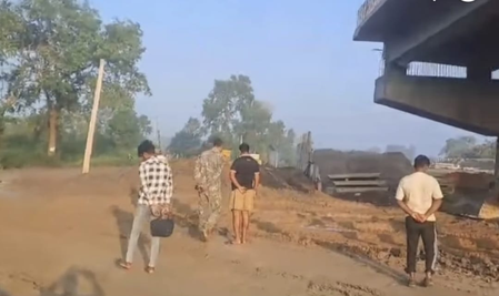 झारखंड के कुड़ू में कन्स्ट्रक्शन साइट पर रंगदारी मांगने पहुंचे अपराधियों के साथ पुलिस की मुठभेड़, कोई हताहत नहीं झारखंड के कुड़ू में कन्स्ट्रक्शन साइट पर रंगदारी मांगने पहुंचे अपराधियों के साथ पुलिस की मुठभेड़, कोई हताहत नहीं