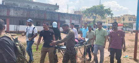 महाराष्ट्र में बाढ़ से कटे भामरागढ़ में तीन गंभीर मरीजों को हेलीकॉप्टर से पहुंचाया गया अस्पताल महाराष्ट्र में बाढ़ से कटे भामरागढ़ में तीन गंभीर मरीजों को हेलीकॉप्टर से पहुंचाया गया अस्पताल