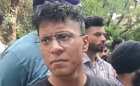 ‘आप’ से जुड़े युवक ने लगाया आरोप- मंत्री प्रवेश वर्मा ने मारा थप्पड़, कार्रवाई की मांग ‘आप’ से जुड़े युवक ने लगाया आरोप- मंत्री प्रवेश वर्मा ने मारा थप्पड़, कार्रवाई की मांग