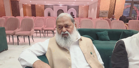 सीईसी के इस्तीफे की मांग पर अनिल विज का सवाल, फर्जी वोट हटाने के अभियान में गलत क्या? सीईसी के इस्तीफे की मांग पर अनिल विज का सवाल, फर्जी वोट हटाने के अभियान में गलत क्या?