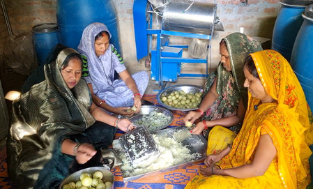 ‘मन की बात’ में प्रतापगढ़ के स्वयं सहायता समूह की चर्चा, महिलाओं का बढ़ा उत्साह ‘मन की बात’ में प्रतापगढ़ के स्वयं सहायता समूह की चर्चा, महिलाओं का बढ़ा उत्साह